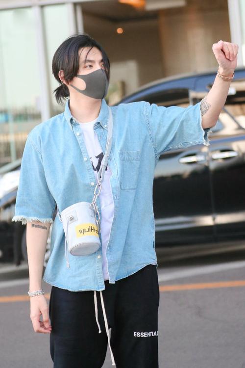 吴亦凡最新图片街拍 吴亦凡最新图片街拍