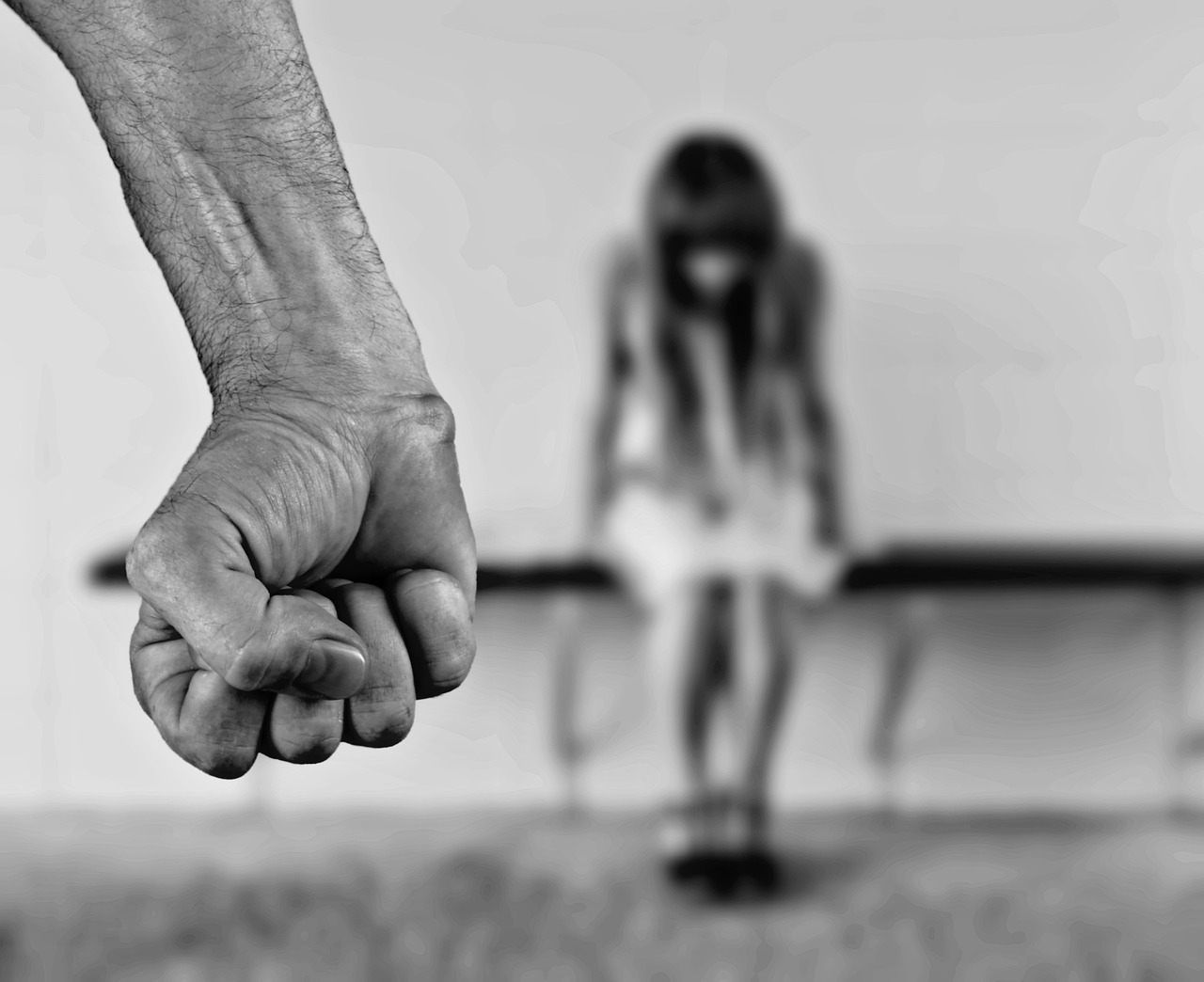 女子冒充记者专骗村支书,犯罪背后的警示 女子冒充记者专骗村支书,犯罪背后的警示