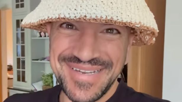 彼得·安德烈很少见到的孩子阿米莉亚和西奥在搞笑的新视频中取笑他 彼得·安德烈很少见到的孩子阿米莉亚和西奥在搞笑的新视频中取笑他