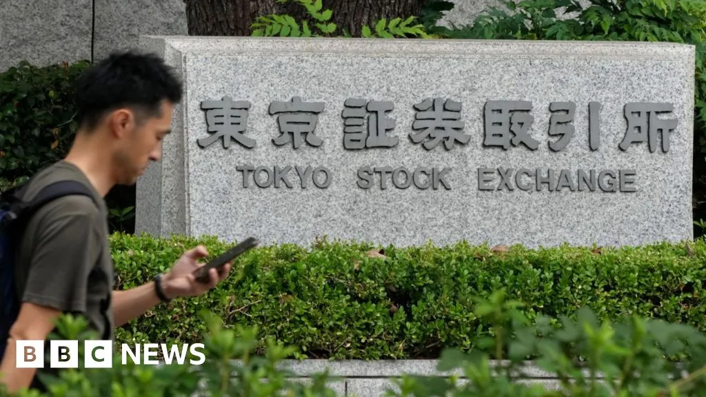 东京证券交易所在星期一的市场抛售后出现反弹 东京证券交易所在星期一的市场抛售后出现反弹