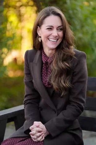 凯特·米德尔顿在第一次订婚时穿了一件英国高街礼服,这款裙子在网上仍有现货 凯特·米德尔顿在第一次订婚时穿了一件英国高街礼服,这款裙子在网上仍有现货