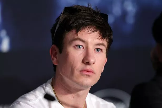 当巴里·基奥根揭开他轮廓分明的新面孔时,他的“目标”护肤是什么 当巴里·基奥根揭开他轮廓分明的新面孔时,他的“目标”护肤是什么