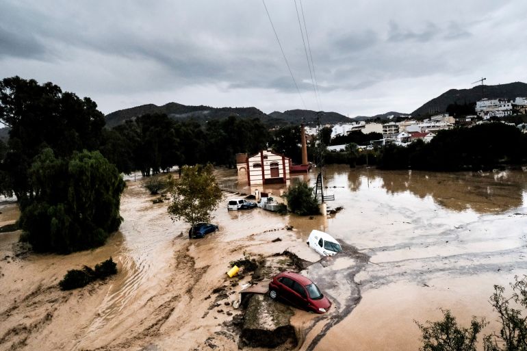 西班牙瓦伦西亚地区遭遇暴雨和洪水,造成至少51人死亡 西班牙瓦伦西亚地区遭遇暴雨和洪水,造成至少51人死亡