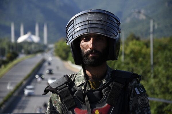 巴基斯坦的伊姆兰·汗(Imran Khan)被控在周末抗议活动中谋杀一名警察未遂 巴基斯坦的伊姆兰·汗(Imran Khan)被控在周末抗议活动中谋杀一名警察未遂