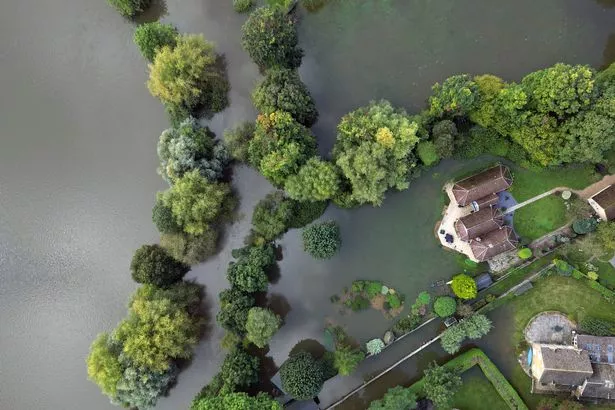 英国天气:英国气象局发布暴雨预警时的小时地图 英国天气:英国气象局发布暴雨预警时的小时地图