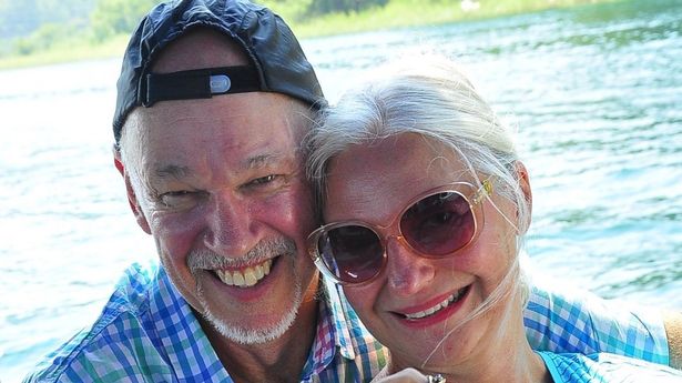 爸爸在度假时在海里游泳,小伤口感染了食肉细菌后死亡 爸爸在度假时在海里游泳,小伤口感染了食肉细菌后死亡