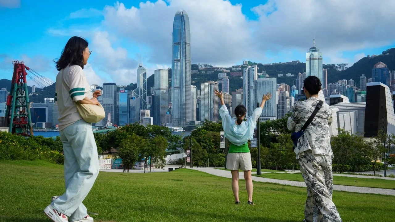 内地人士考虑香港居留权计划以寻求物业投资及商业机会 内地人士考虑香港居留权计划以寻求物业投资及商业机会