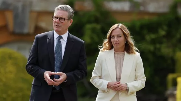 Keir Starmer“愿意”像意大利一样在海外处理寻求庇护者 Keir Starmer“愿意”像意大利一样在海外处理寻求庇护者