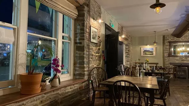 “我在威尔士的顶级餐厅吃了一顿,发现了我吃过的最好吃的菜之一。” “我在威尔士的顶级餐厅吃了一顿,发现了我吃过的最好吃的菜之一。”