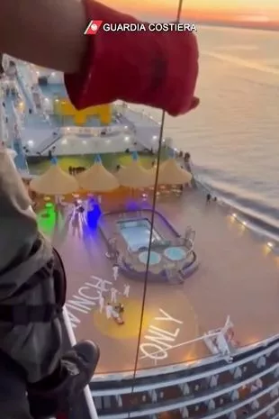 有流产危险的孕妇被空运从游轮上撤离 有流产危险的孕妇被空运从游轮上撤离